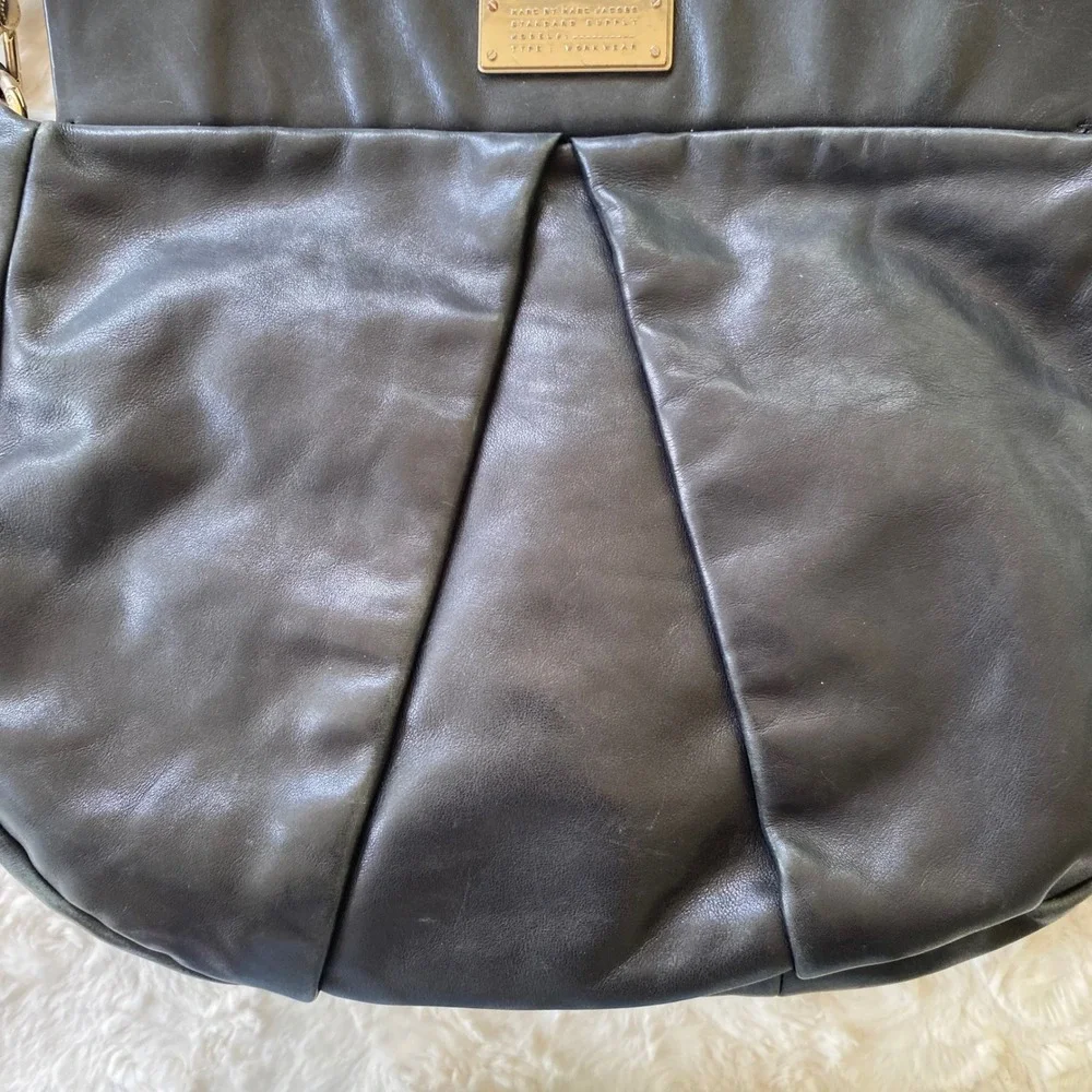 Marc by Marc Jacobs Marchive Hilli Hobo Crossbody Bag Black Leather Pleated Chic